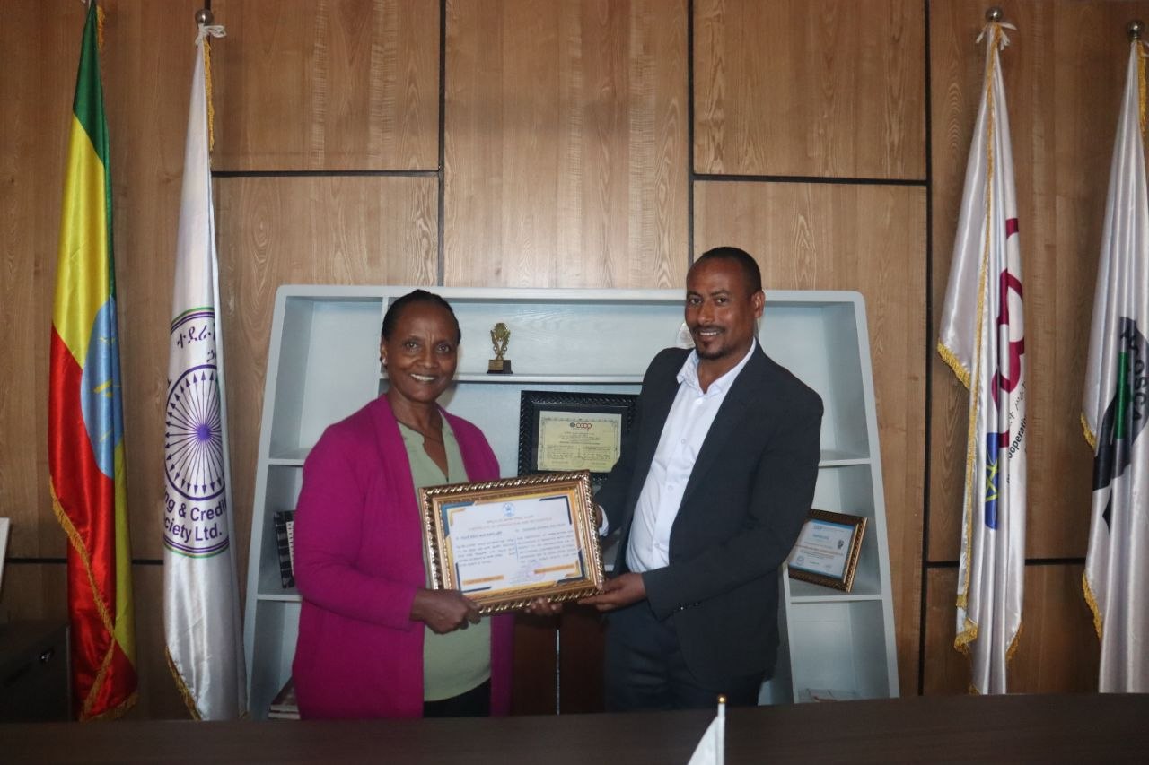 ሜሪ ጆይ ኢትዮጵያ ለተደራሽ የገንዘብ ቁጠባና ብድር ኃላፊነቱ የተወሰነ የህብረት ሥራ ማኅበር የእውቅናና የምስጋና ሰርተፊኬት አበረከተ።